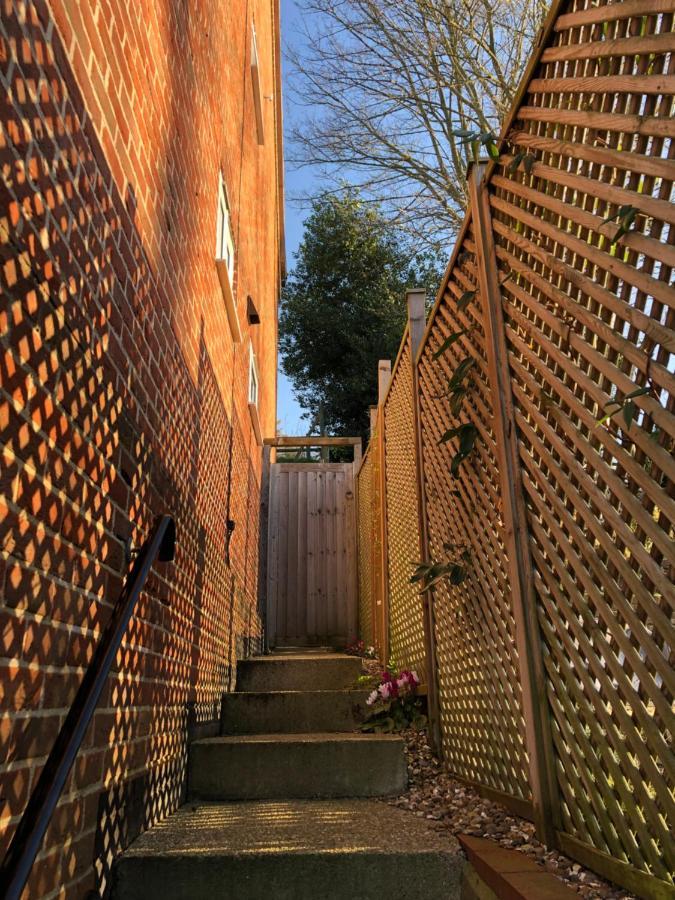 Stylish 2 Bed Apartment Next To The Norfolk Broads Coltishall Exterior foto